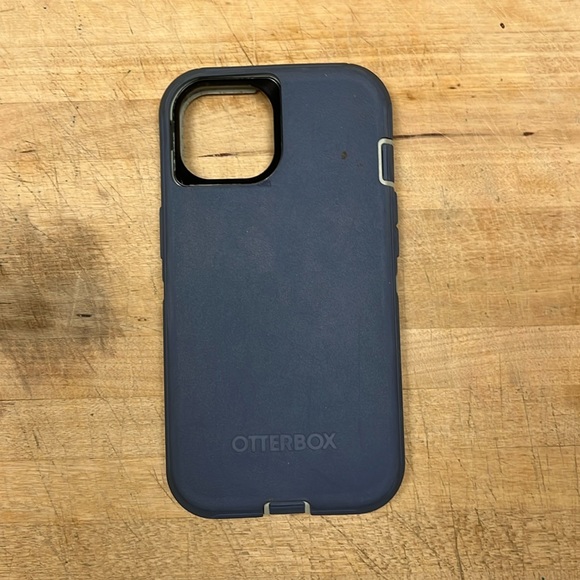 OtterBox Defender IPhone 13 Case - Picture 2 of 4